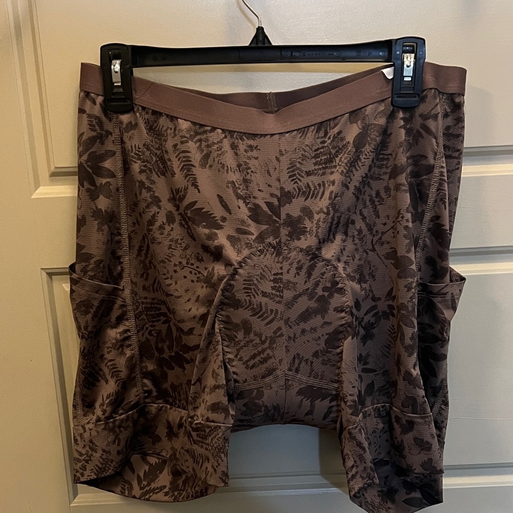 REI Cycling Shorts XL Adult Beige Floral Liner Padded Spandex